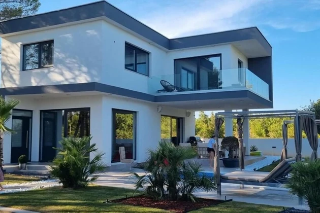 Moderne Villa mit Pool in Svetvinčenat zu verkaufen in Kroatien