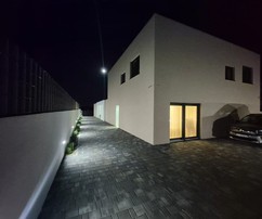 Modern családi villa Zadar közelében - 260 m² lakóterület, udvar, szauna és panorámás kilátás