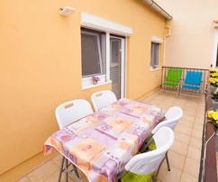 Casa con cuatro unidades residenciales junto al mar, Istria, Medulin