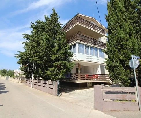 Apartmán vysoké prízemie južná strana