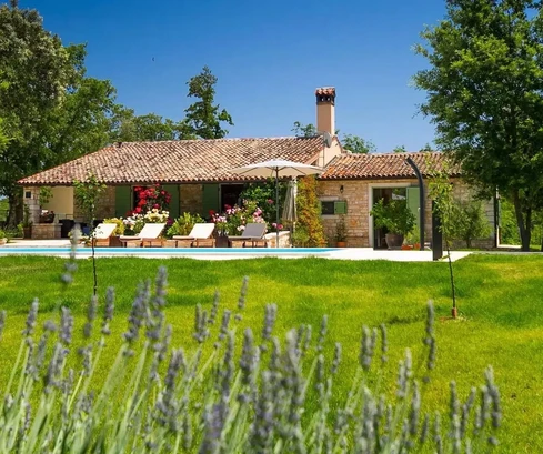 Villa in Istria in vendita con una grande tenuta in Croazia