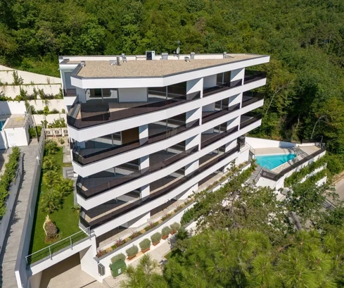 ÚJ LUXUS APARTMAN KERTTEL, VONZÓ HELYEN, 500 M-RE A TENGERPARTTÓL!