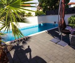 Apartament na parterze z ogrodem i prywatnym basenem