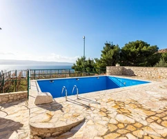 Luxusvilla mit mehreren Wohnungen in Dugi Rat zu verkaufen in Kroatien