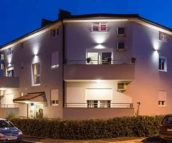 Istria, Pula Valdebek: Casa di appartamenti vicino alla città
