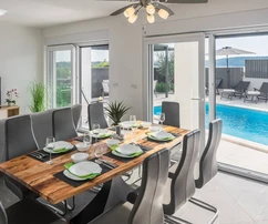 Amplia villa en venta cerca del mar en Medulin, Croacia