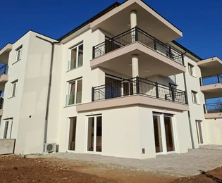 APARTAMENTO CON VISTAS AL MAR Y JARDÍN, EN UNA ZONA TRANQUILA!