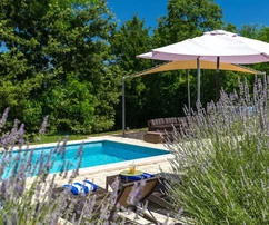 Istrie, Kršan : Maison moderne avec piscine et intimité