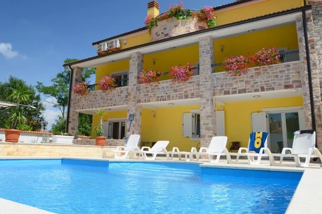 Villa avec piscine dans la pittoresque périphérie de Poreč, en Istrie