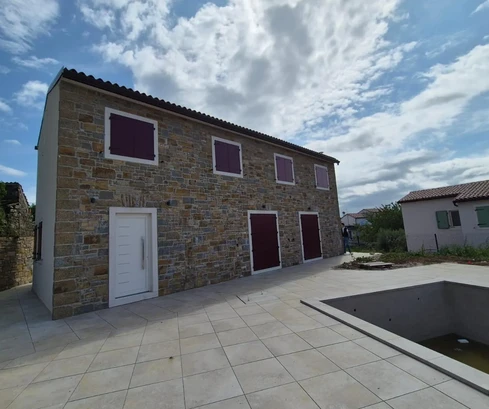Steinvilla mit Pool in der Nähe von Buje zu verkaufen in Kroatien