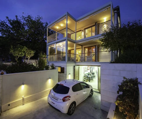 Dalmatinische Villa mit Pool in Komiža zu verkaufen in Kroatien