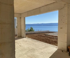 Moderní vila s bazénem na prodej v Dugom Ratu v Chorvatsku