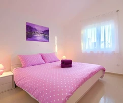 Spacious home for sale in Ližnjan featuring three separate byty in Croatia