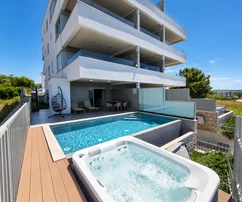 Croacia - Isla de Pag | Apartamento de lujo en primera línea de mar con piscina y gimnasio