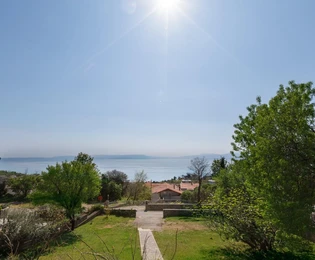 Kamena kuća na prodaju s pogledom na more Kostrena