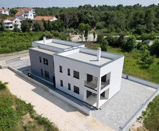 Zadar, Zaton, appartamento trilocale con terrazza sul tetto, a 50 m dal mare