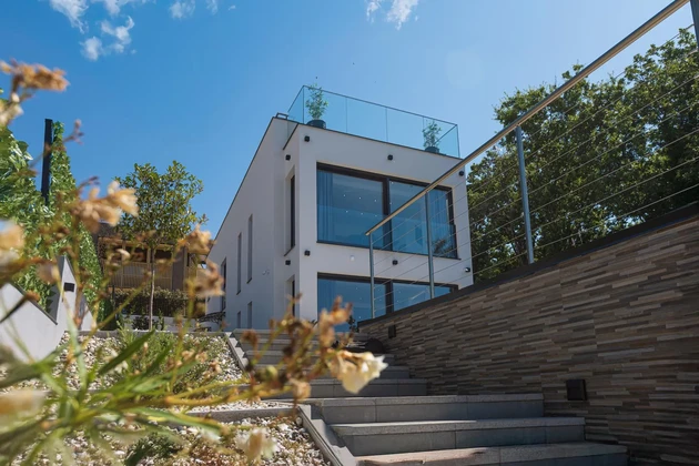 Rijeka, Kostrena, Paveki villa s 2 stana, pomoćnim objektom i bazenom, 279 m²