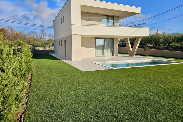 Krk, surroundings - Furnished detached house with a pool!