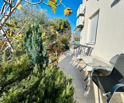 Istrie, Novigrad, appartement en rez-de-chaussée avec grande cour privée