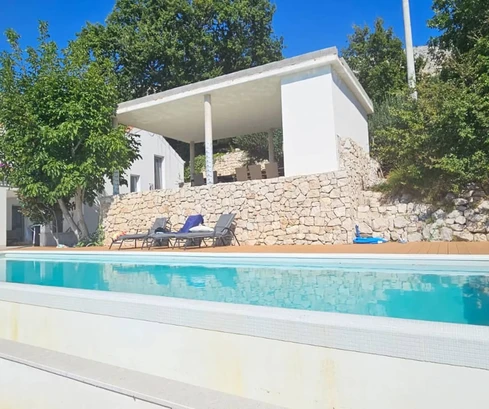 Villa isolée à Dugi Rat disponible à l'achat en Croatie