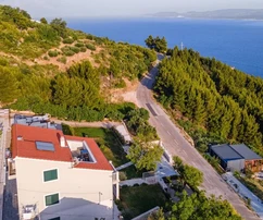 Kőház tengerre néző kilátással Omisban