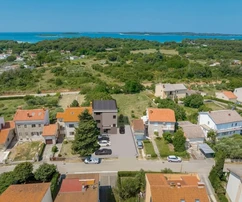 Istrien, Fažana: Moderne Wohnung in Meeres- und Strandnähe