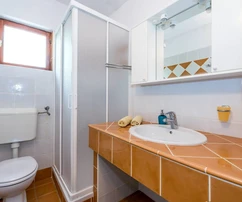 Šibenik közelében ikerház apartmanokkal eladó Horvátországban