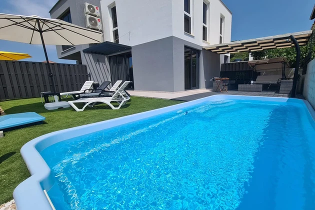 Villa moderne avec piscine à vendre à Stara Novalja en Croatie
