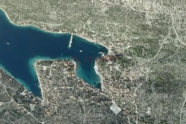Drvenik Veli, terreno edificabile 977 m2, a 270 m dal mare