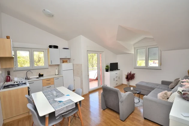 Vodice, Srima - apartamento de una habitación a 400 m de la playa