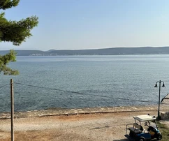 Moderný dom na predaj priamo pri mori na ostrove Pašman v Chorvátsku