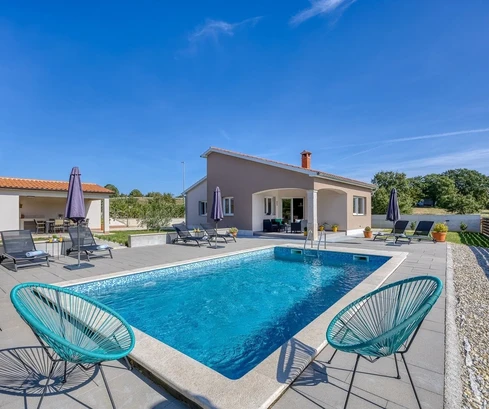 Istria, zona de Poreč, casa independiente con piscina en venta
