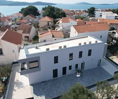 Žaborić – moderní dvojdomek S1, 70 m od moře, novostavba se zahradou a terasou