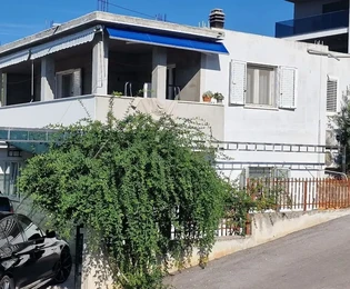 Čiovo, dzielnica G. powyżej plaży, dom wolnostojący 260m2, z 2 apartamentami,