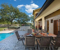 Istria, Labin: Stylish home with pool in greenery