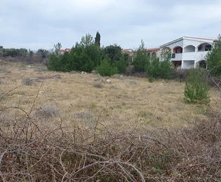 Pozemek ve stavební zóně (nutná příprava UPU plánu) 650 m²