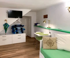 REFURBISHED STONE HOUSE 50 M FROM THE BEACH!