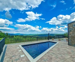Maison avec piscine et vue panoramique disponible à l'achat en Croatie