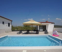 Zadar, Polača, splendida villa con piscina in una posizione tranquilla