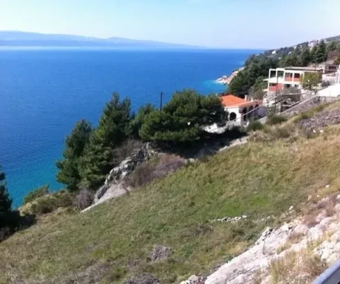 Omiš, Mimice, terreno edificabile 1563 m², a 90 m dal mare