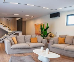 Istrie, Tinjan, luxusní moderní dům s vyhřívaným bazénem a panoramatickým výhledem na Učku