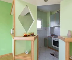 <p>Marina, blisko centrum, dom o powierzchni 411 m2 z 3 dużymi apartamentami i garażem</p>