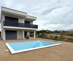 NUEVA VILLA CON PISCINA Y VISTAS AL MAR, ¡A 1000 M DE LA PLAYA!