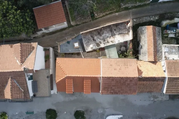 Drvenik Veliki, 2 houses in a row with garage, tavern and garden, 1st row to the sea