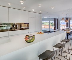 Luxusvilla auf Hvar mit zwei Pools in unmittelbarer Nähe zum Meer