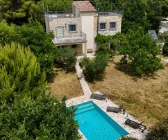Medulin - Einfamilienhaus mit Pool, zwei Dachterrassen und Panoramablick auf das Meer