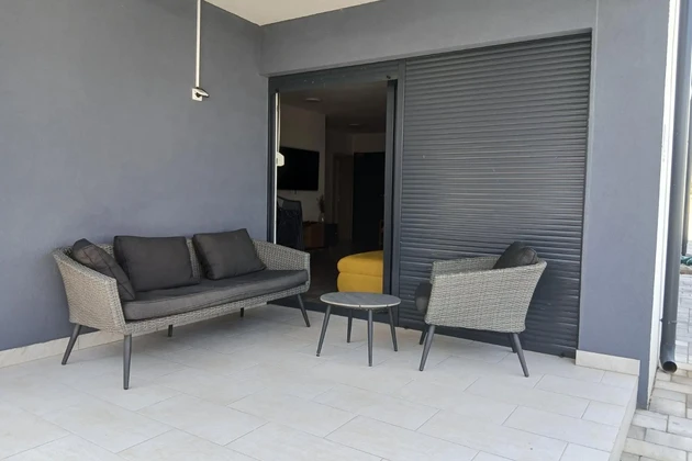 Vir, apartamento de tres habitaciones en planta baja con jardín en una ubicación excelente