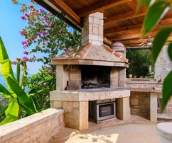 Maison en pierre à vendre avec vue mer sur Brač en Croatie