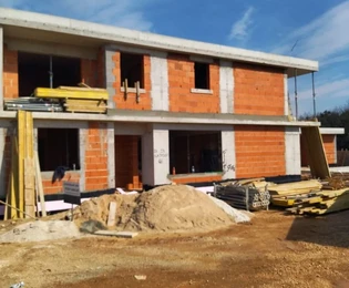 Villa con piscina in costruzione, possibilità di combinazione