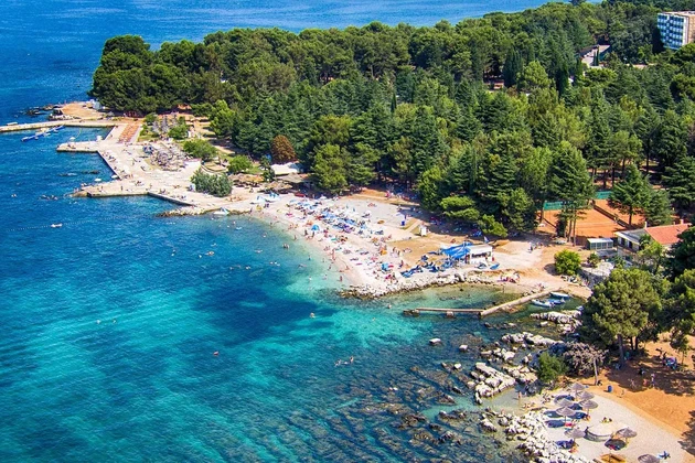 <p>Építési telek 100 m-re a tengertől és 2 km-re Poreč központjától - szálloda építésére</p>